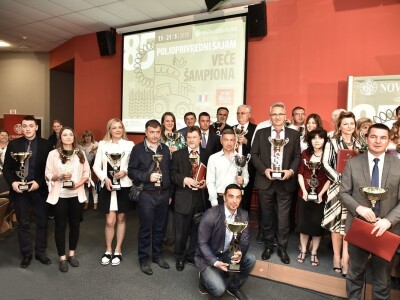 Mini mljekara Veronika, Desinić na sajmu u Novom Sadu