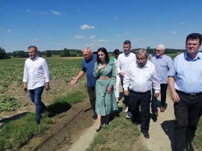 Ministrica poljoprivrede obišla je poljoprivrednike u Općini Petrijanec koji su stradali u nedavnoj tuči