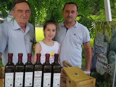 Miodrag i njegov otac Bogdan decenije gljivarstva pretvaraju u unosan biznis