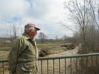 Lakićević na mostu Jasenice koja mu je poplavila dva hektara
