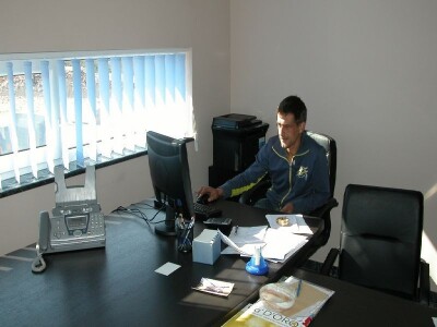 Mladi poduzetnik i direktor kamenoklesarske tvrtke Marić u Čaporicama kod Trilja Mladi poduzetnik i direktor kamenoklesarske tvrtke Marić u Čaporicama kod Trilja