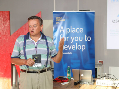 Miroslav Varga, Escape studio