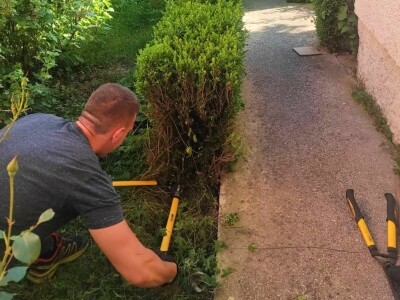 Mladi Gornjevakufljani vrše usluge uređivanja dvorišta i okućnica