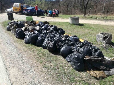 Mladi iz Visokog u akciji: Čiste deponije smeća, u planu i pošumljavanje Mladi iz Visokog u akciji: Čiste deponije smeća, u planu i pošumljavanje