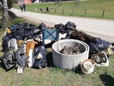 Mladi iz Visokog u akciji: Čiste deponije smeća, u planu i pošumljavanje Mladi iz Visokog u akciji: Čiste deponije smeća, u planu i pošumljavanje