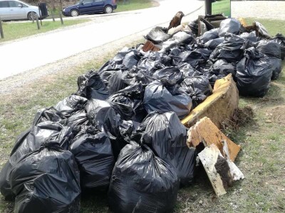 Mladi iz Visokog u akciji: Čiste deponije smeća, u planu i pošumljavanje Mladi iz Visokog u akciji: Čiste deponije smeća, u planu i pošumljavanje