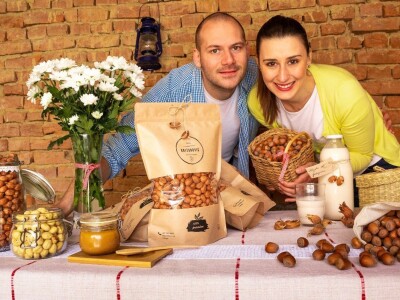 Mladi maggistri, Jelena i Ivan, zbog posla su morali otići iz rodne Slavonije, no nikada ju nisu napustili