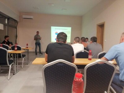 Mladi poljoprivrednici Srbije Mladi poljoprivrednici Srbije