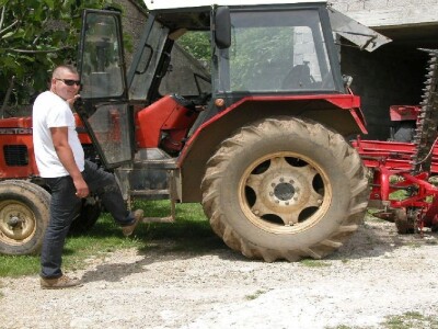Mladi ratar i proizvođač mlijeka mesa Bože Banić - zaljubljenik u posao koji obavlja