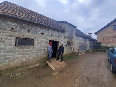 Mljekaru iz Laktaša od strujnog udara stradalo osam krava Mljekaru iz Laktaša od strujnog udara stradalo osam krava