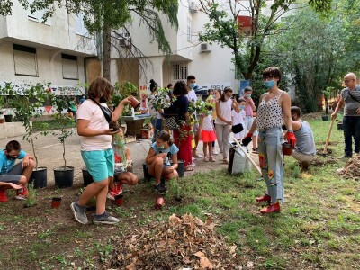 Mostarski Bulevar uljepšan jestivim gradskim dvorištem