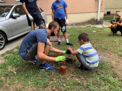Mostarski Bulevar uljepšan jestivim gradskim dvorištem