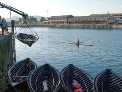 Privlačan motiv u dolini Neretve - spuštanje lađe u rijeku