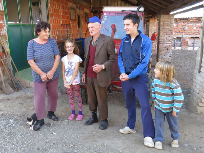 Pola obitelji Mrmak na okupu Pola obitelji Mrmak na okupu