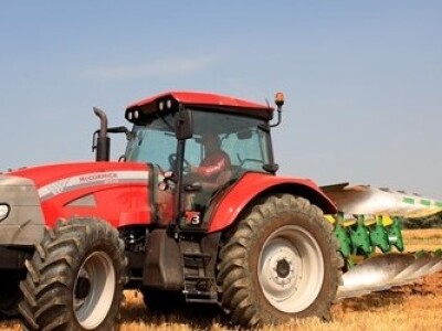 Traktor McCormick MTX