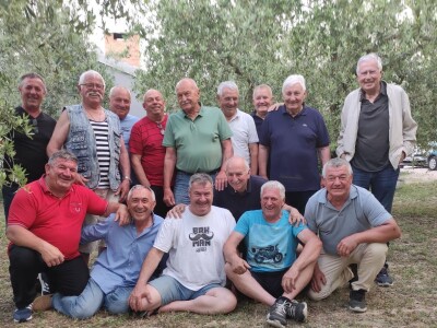 MURVICA GORNJA - Odlazak u mirovinu  vatrogasni zapovjednik  Željko Šoša proslavio u masliniku! MURVICA GORNJA - Odlazak u mirovinu  vatrogasni zapovjednik  Željko Šoša proslavio u masliniku!