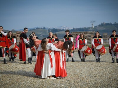Na 24. Svjetskoj aukciji bijelog tartufa, održanoj u italijanskom mjestu Grinzane Cavour, najskuplji je bio primjerak težak 1004 g, izvještava Gambbero Rosso. Rekordni iznos od 130.000 evra je ponudio