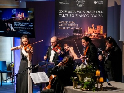 Na 24. Svjetskoj aukciji bijelog tartufa, održanoj u italijanskom mjestu Grinzane Cavour, najskuplji je bio primjerak težak 1004 g, izvještava Gambbero Rosso. Rekordni iznos od 130.000 evra je ponudio