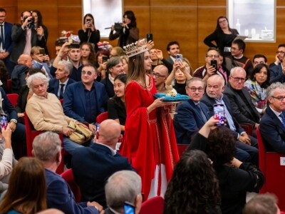 Na 24. Svjetskoj aukciji bijelog tartufa, održanoj u italijanskom mjestu Grinzane Cavour, najskuplji je bio primjerak težak 1004 g, izvještava Gambbero Rosso. Rekordni iznos od 130.000 evra je ponudio