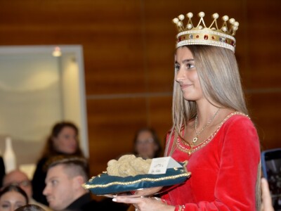 Na 24. Svjetskoj aukciji bijelog tartufa, održanoj u italijanskom mjestu Grinzane Cavour, najskuplji je bio primjerak težak 1004 g, izvještava Gambbero Rosso. Rekordni iznos od 130.000 evra je ponudio