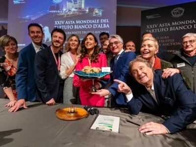 Na 24. Svjetskoj aukciji bijelog tartufa, održanoj u italijanskom mjestu Grinzane Cavour, najskuplji je bio primjerak težak 1004 g, izvještava Gambbero Rosso. Rekordni iznos od 130.000 evra je ponudio