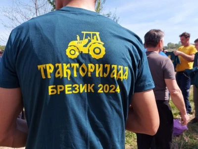 Na traktorijadi kod Janjića obradili 4 hektara zemlje