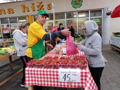 Na varaždinskoj tržnici dodijeljeni certifikati Proizvodi hrvatskog seljaka