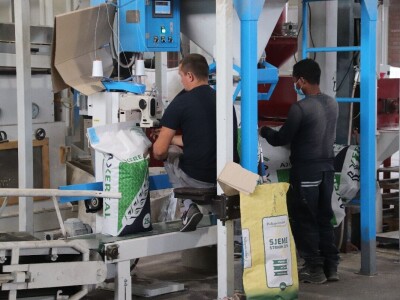 Najveći doradni centar za sjemena u Derventi