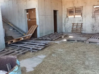 Napuštena hladnjača LS Splitsko-dalmatinske županije u Zadvarju