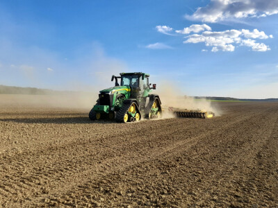 John Deere 8RX 410 traktor mjeseca