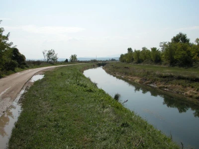 Tek jedan od izgrađenih kanala za navodnjavanje u Sinjskom polju