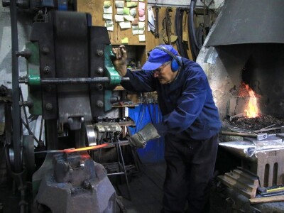 Nema kose do "varcarke" - pravi je još samo jedna kovačnica