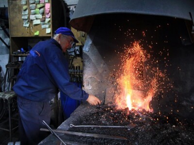 Nema kose do "varcarke" - pravi je još samo jedna kovačnica