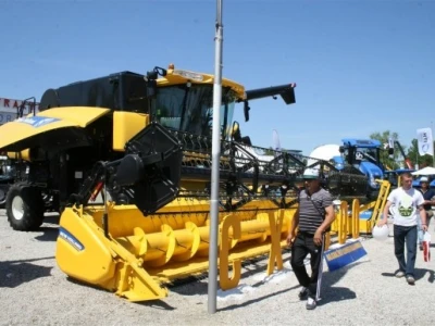 New Holland kombajn na Novosadskom sajmu 2014.