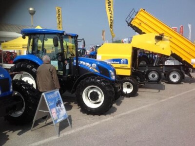 New Holland traktor