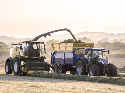 New Holland silokombajn