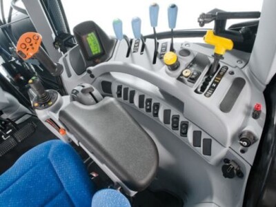 Traktor New Holland T7000
