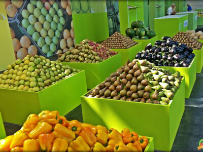 Uredni posloženo voće i itekako primjetno Uredni posloženo voće i itekako primjetno