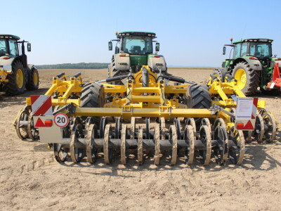 Novi John Deere - DEMO u polju