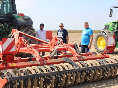 Novi John Deere - DEMO u polju