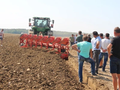 Novi John Deere - DEMO u polju