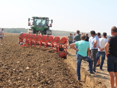 Novi John Deere - DEMO u polju