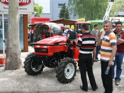 Goldoni traktori za voćare i vinogradare