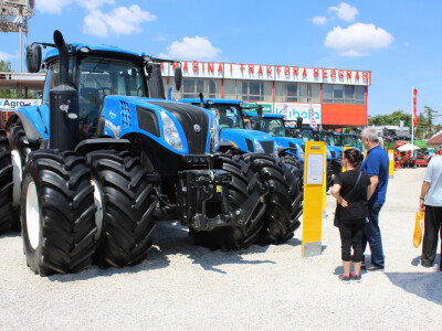 Atraktivni NewHolland traktor