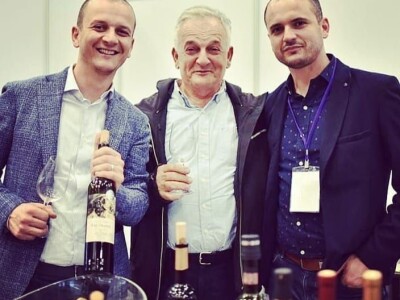 NYIOOC 2022 - Maslinovo ulje Vinarije obitelji Škegro po peti put za redom osvojilo zlatne medalje u New Yorku!! NYIOOC 2022 - Maslinovo ulje Vinarije obitelji Škegro po peti put za redom osvojilo zlatne medalje u New Yorku!!