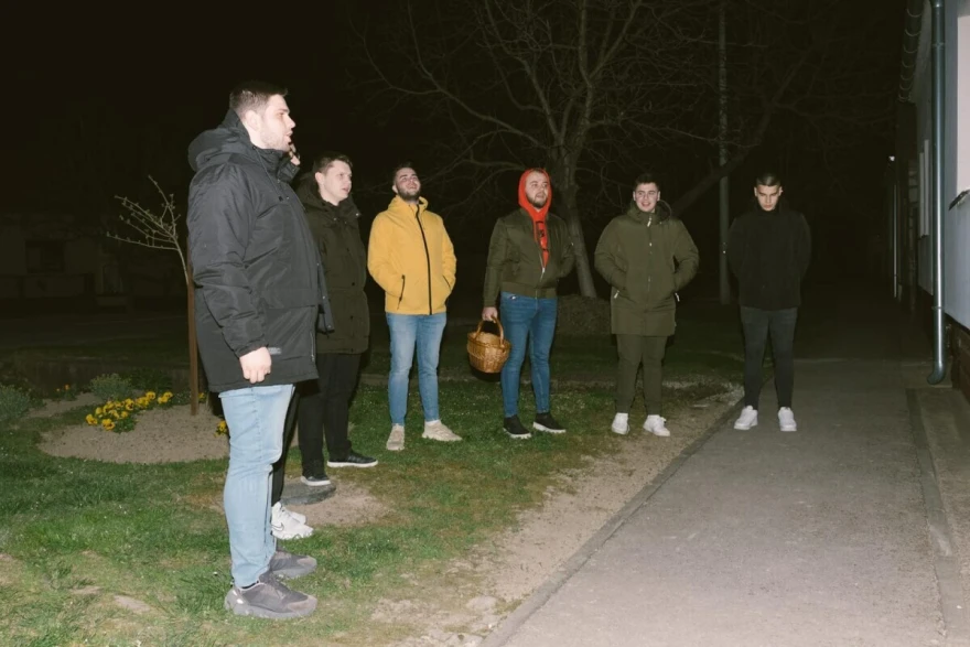 Pod prozorom