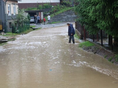 Obilna kiša s tučom pogodila Požegu i okolicu