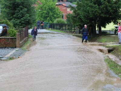 Obilna kiša s tučom pogodila Požegu i okolicu