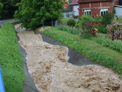 Obilna kiša s tučom pogodila Požegu i okolicu