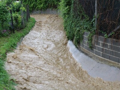 Obilna kiša s tučom pogodila Požegu i okolicu